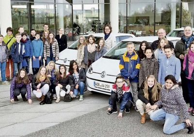 Mit Christian Werner zu Besuch in der Auto-Uni in Wolfsburg 2013 - Die Klasse 6b der Neuen Schule informiert sich bei Volkswagen zum Thema Elektromobilität