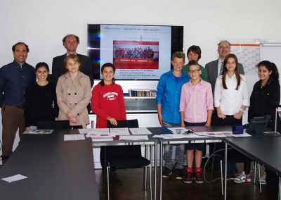 Schülerpräsentation über Elektromobilität an der eMobility-Station Wolfsburg 2014